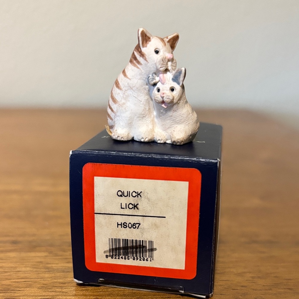 Colourbox Collectibles Peter Fagan’s  Home Sweet Home Mini Cat Figurine Set - Picture 4 of 16
